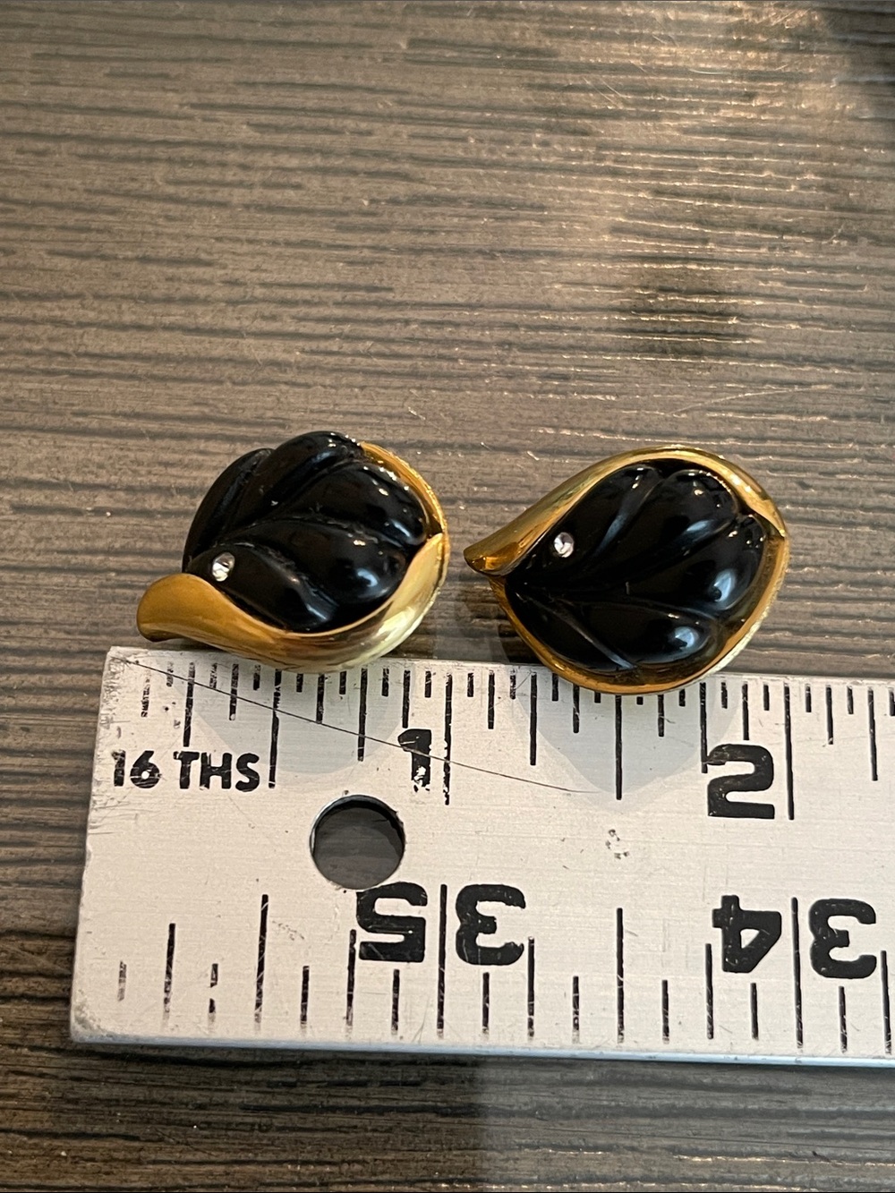 1980’s Givenchy Couture Faux Black Onyx Lucite Gold Plated Leaf Clip Earrings - Picture 14 of 17